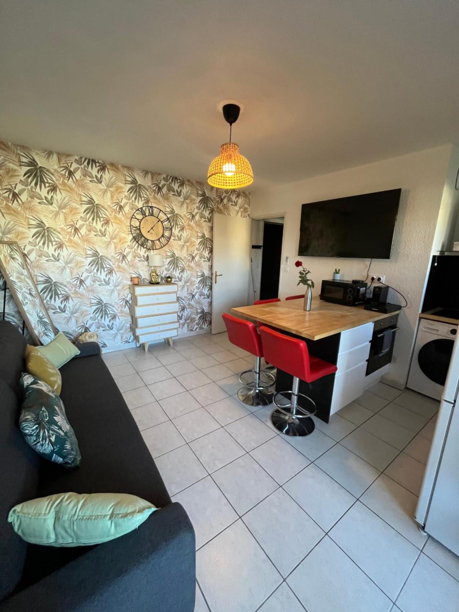 Joli T2/ Tram/ Clim/ Parking/ Wifi/ Piscine Apartamento Montpellier Exterior foto